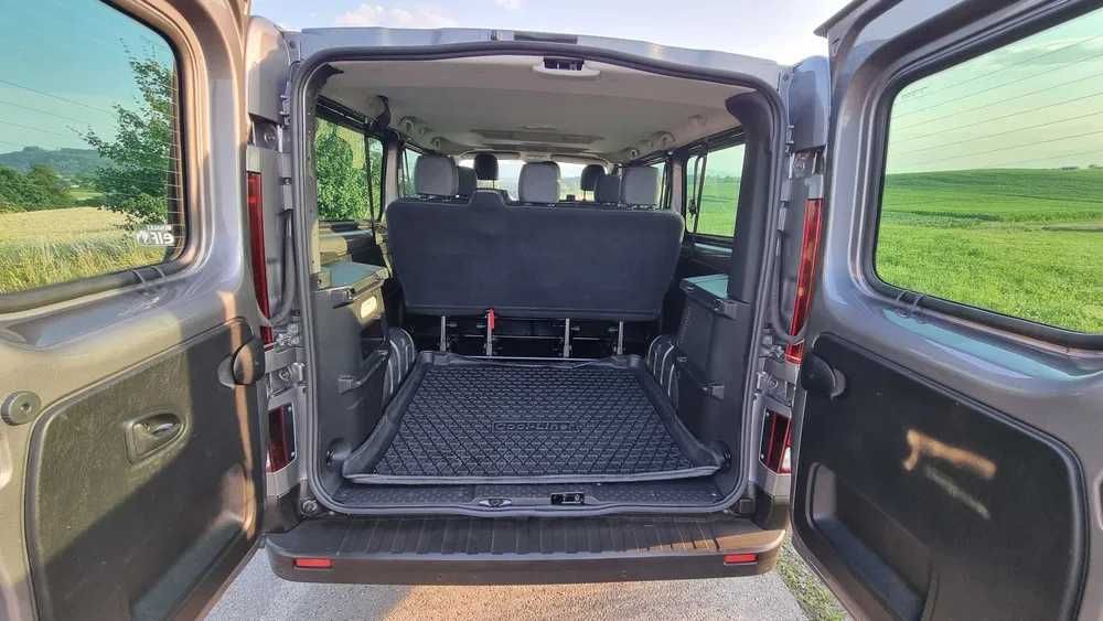 BUS DO WYNAJĘCIA RENAULT TRAFIC LONG 9-cio osobowy / winiety w cenie