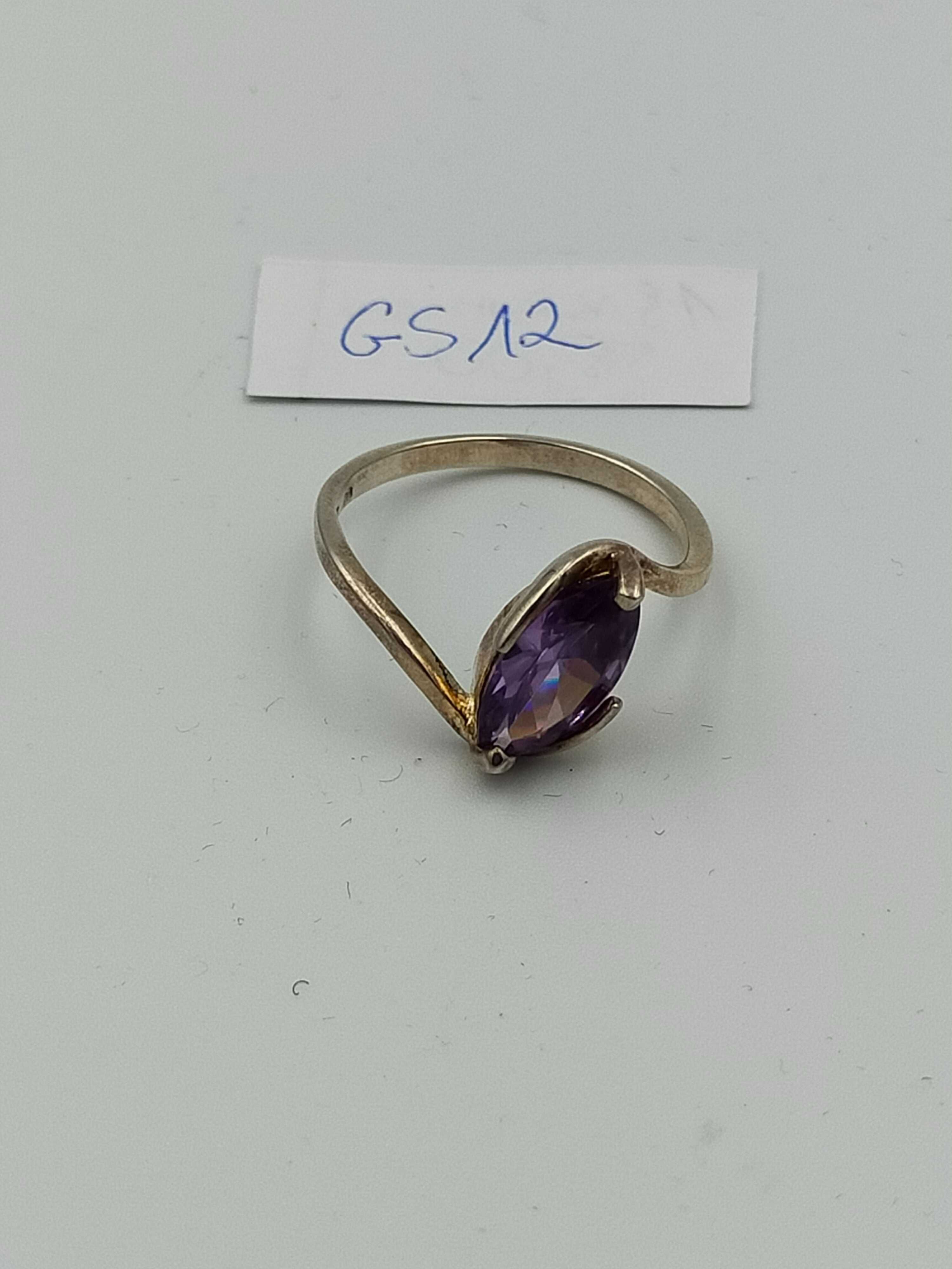 Srebrny pierścionek 925 GS12