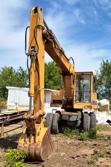 Колесный экскаватор CAT 214В