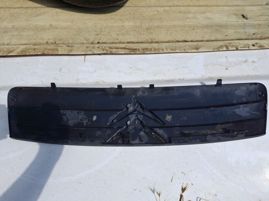 Grelha com emblema Citroën C2