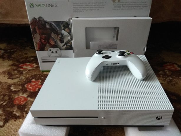 Xbox one s 1Tb + 1 контроллер