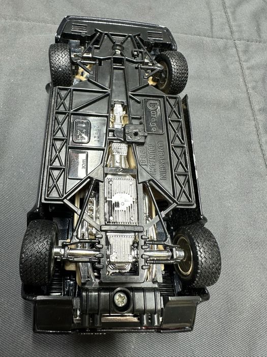 Модель авто 1/24 LAMBOGHINI Countact