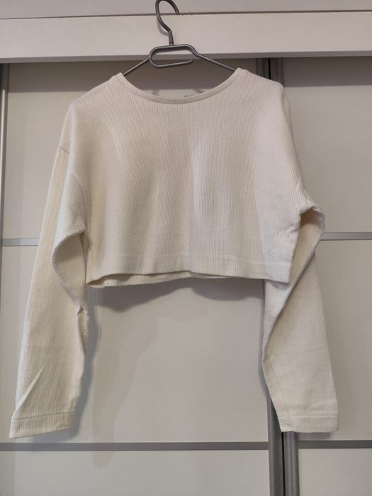 Krótki jasny kremowy sweterek Zara S długi rękaw