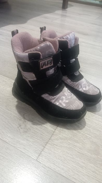 Продам зимові сапоги для дівчинки