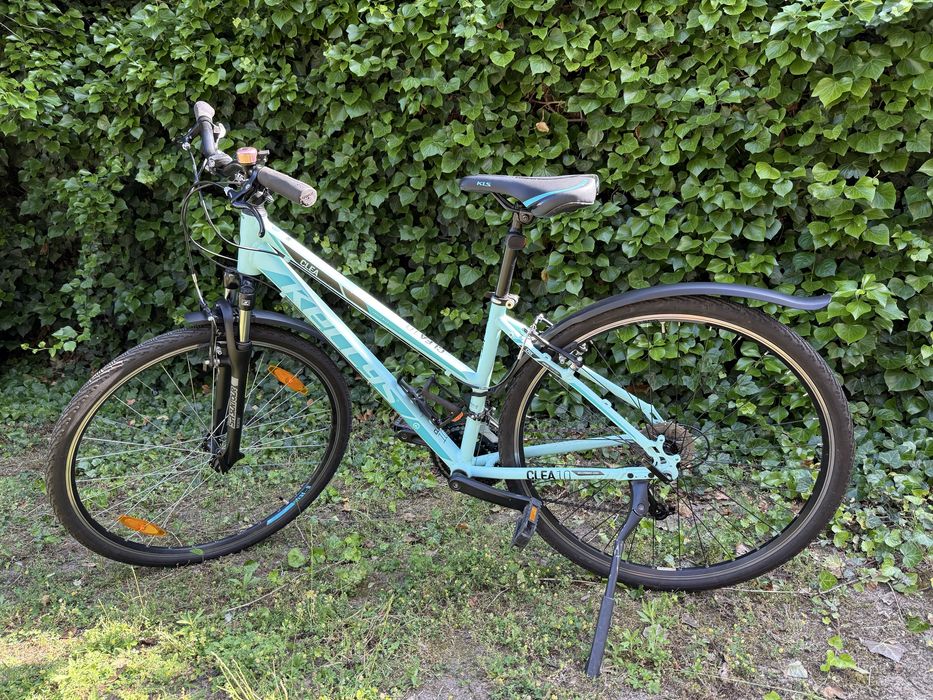 Kellys Clea 10 z napedem SHIMANO ALTUS 3x9