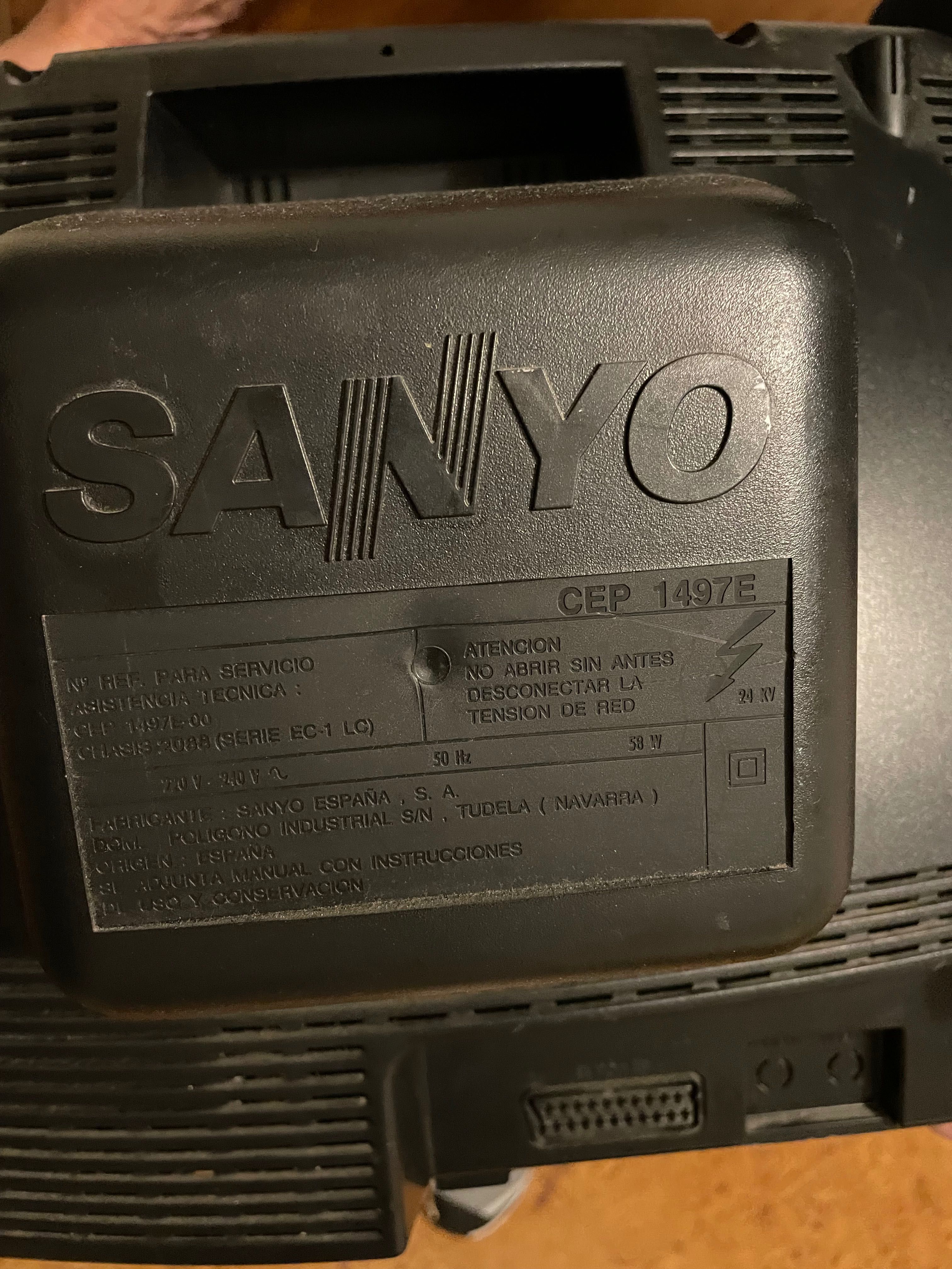 TV Televisão TV Sanyo 30 a 35 cm a funcionar