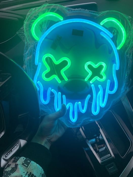 Неонова вивіска ведмідь