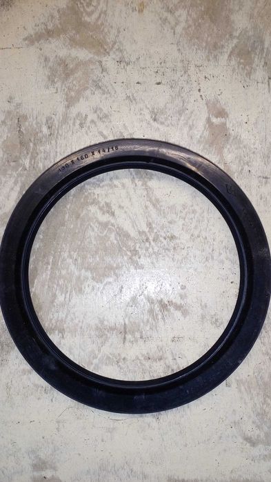 Манжета с пружиной разного диаметра