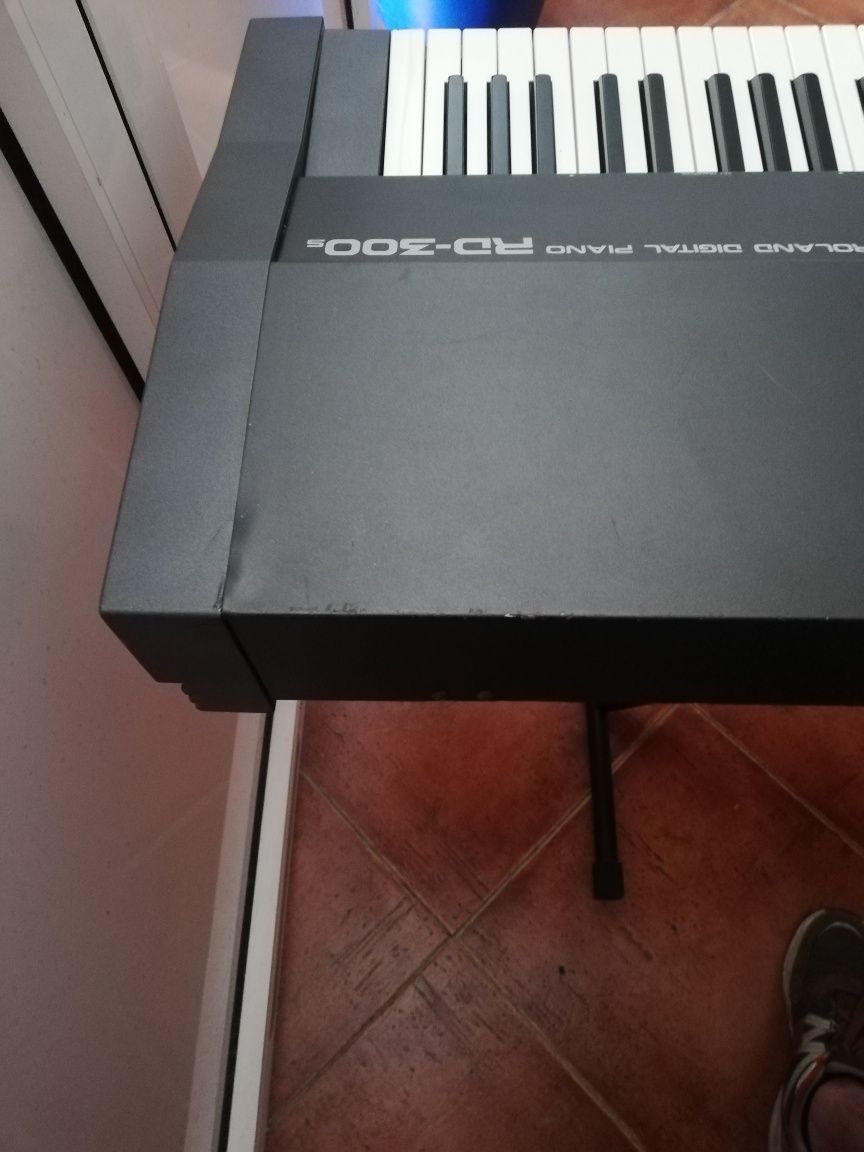 Stage Piano ROLAND RD-300s 88 Teclas Pesadas Hammer-Action