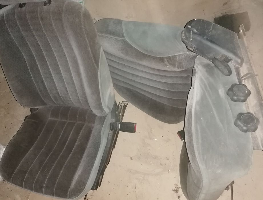 Автомобільні сідушки 
Стояли на ваз 2105 
Деталі за номиром 
066135987