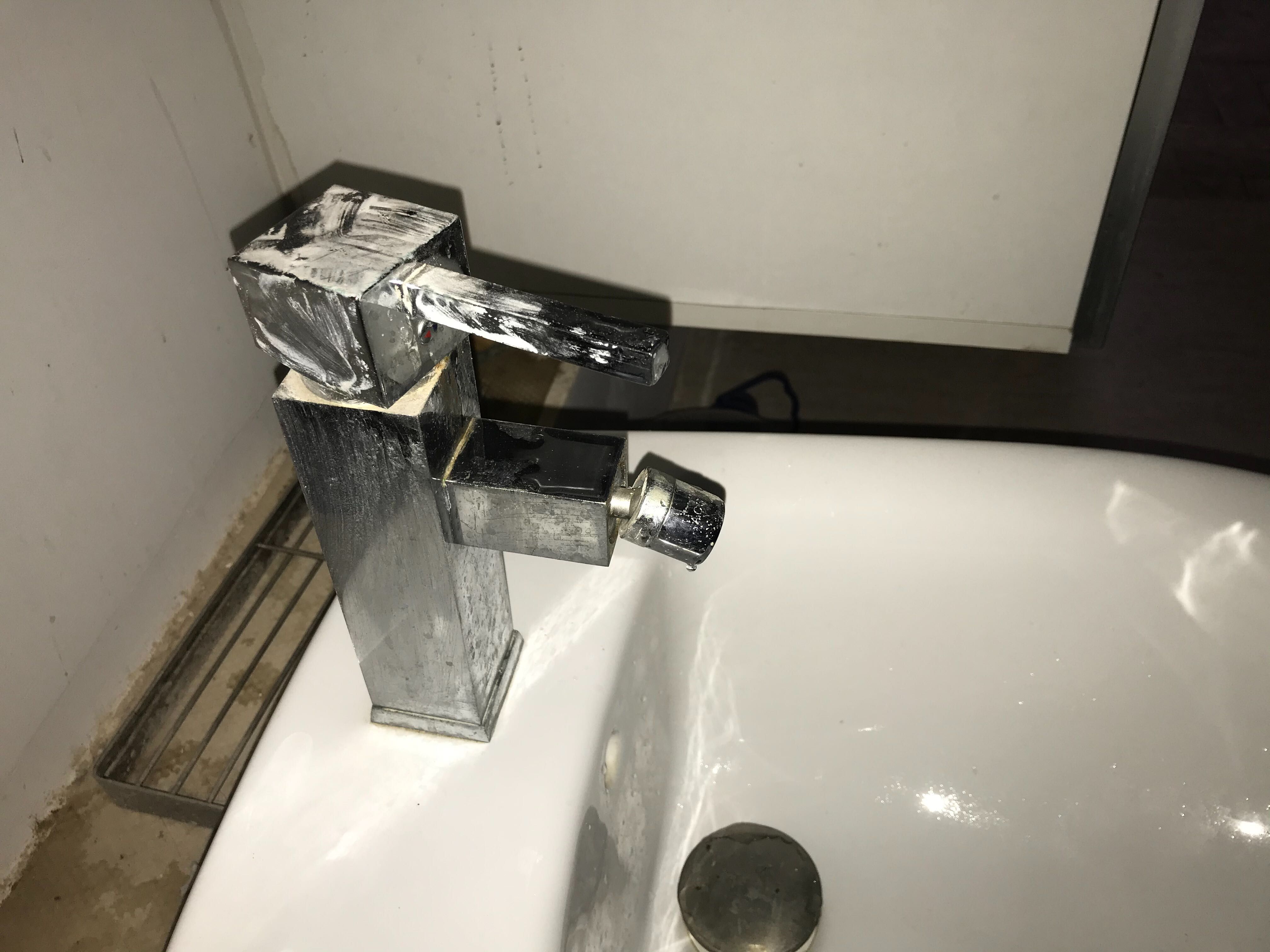 Bidé Roca Vitória + torneira / Bidet + faucet