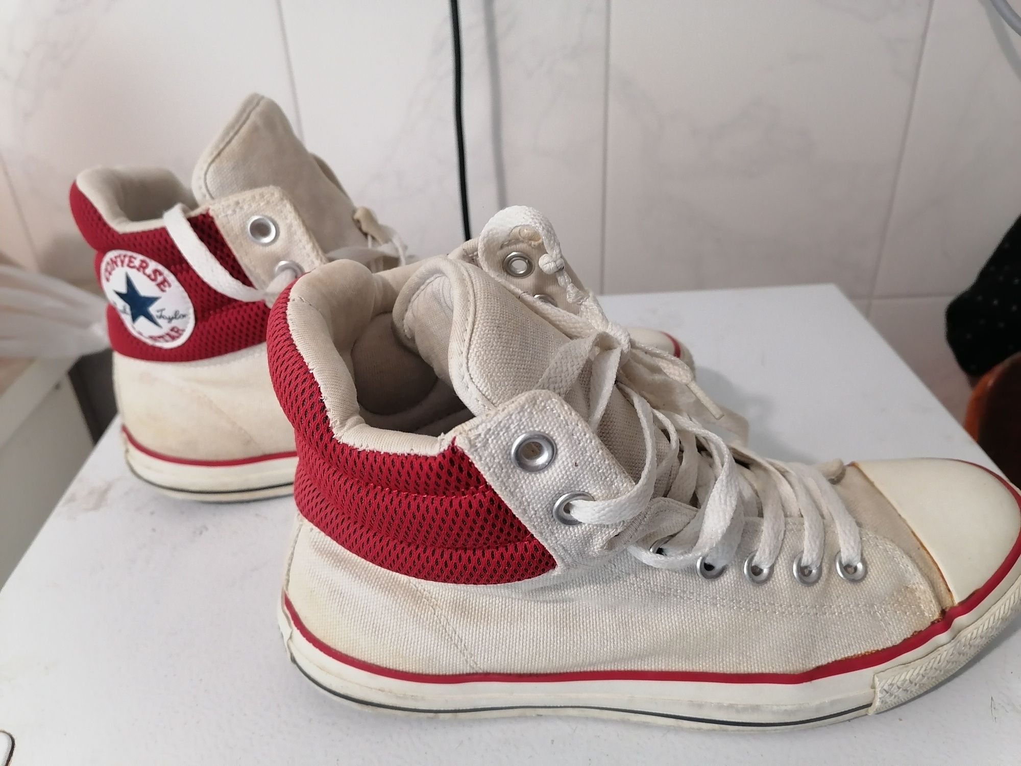 Converse та інші кеди, кросівки.