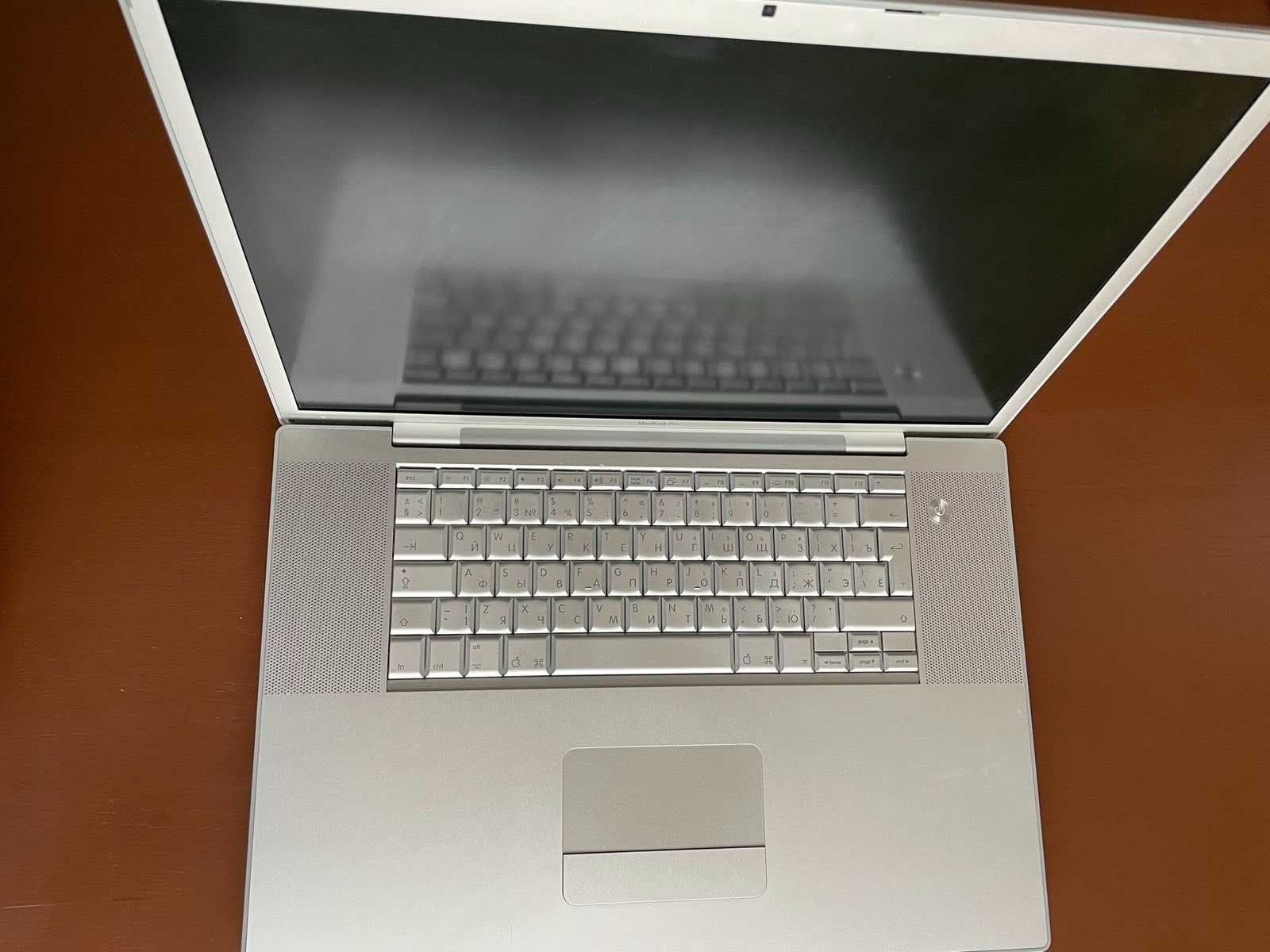 Apple MacBook Pro 17 дюймов 2007 г., 2,4 ГГц