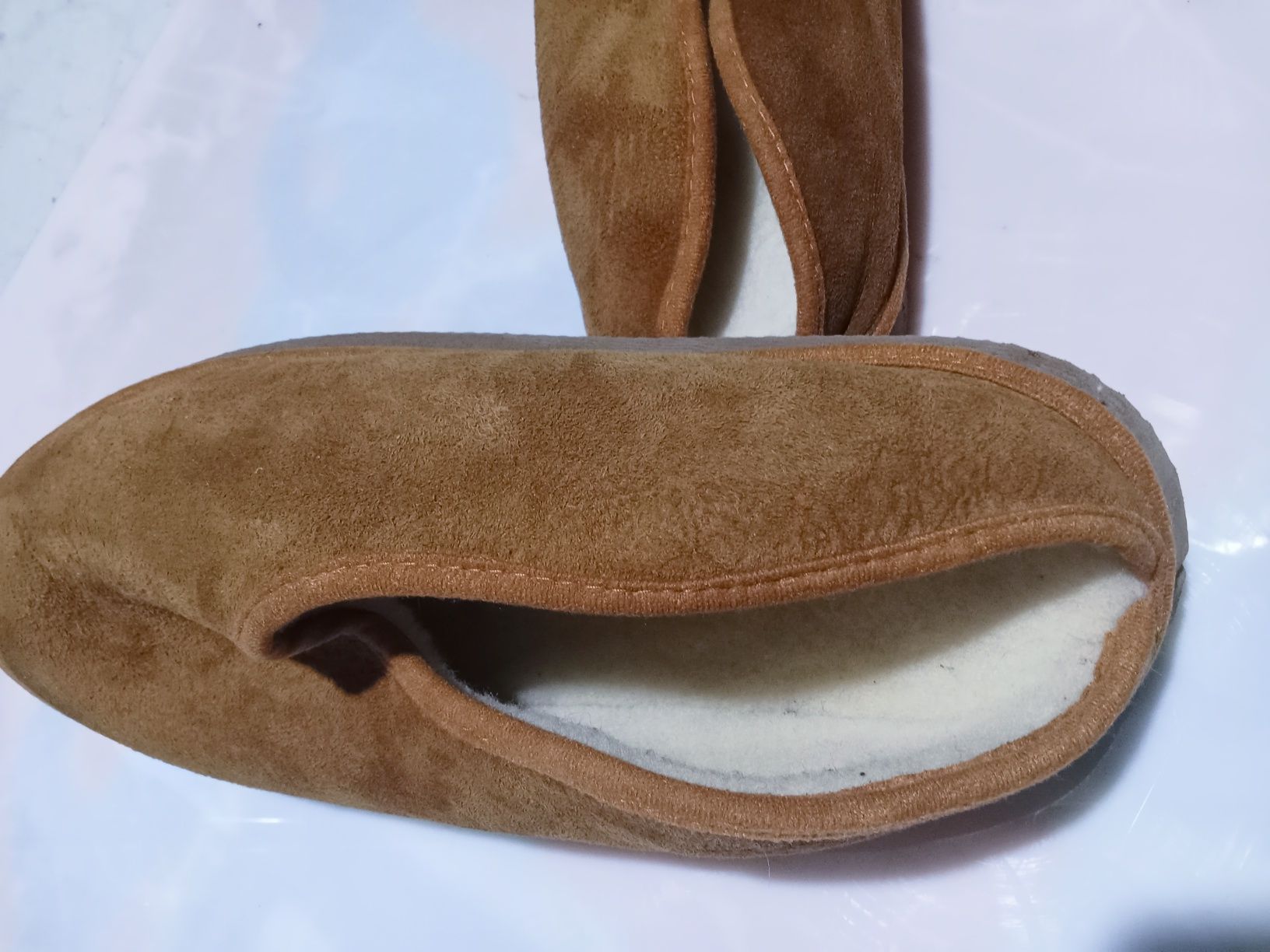 Pantufas número de 42 a 44,  tipo camurça e pelo por dentro