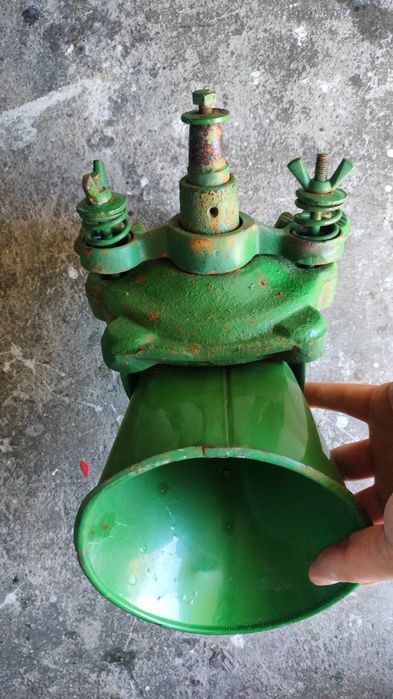 Zabytkowy młynek do zboża