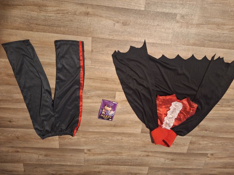 Strój Drakuli z nowymi zębami