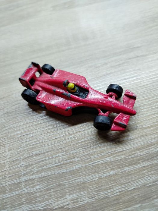 Коллекционная машинка формула 1 Макдональс 2002 года
