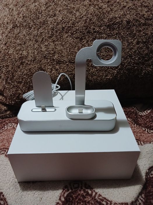 Бездротовий зарядний пристрій 3 в 1 для гаджетів від Apple