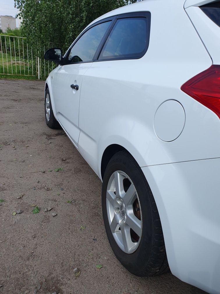 Kia pro cee'd 1.6 бензин