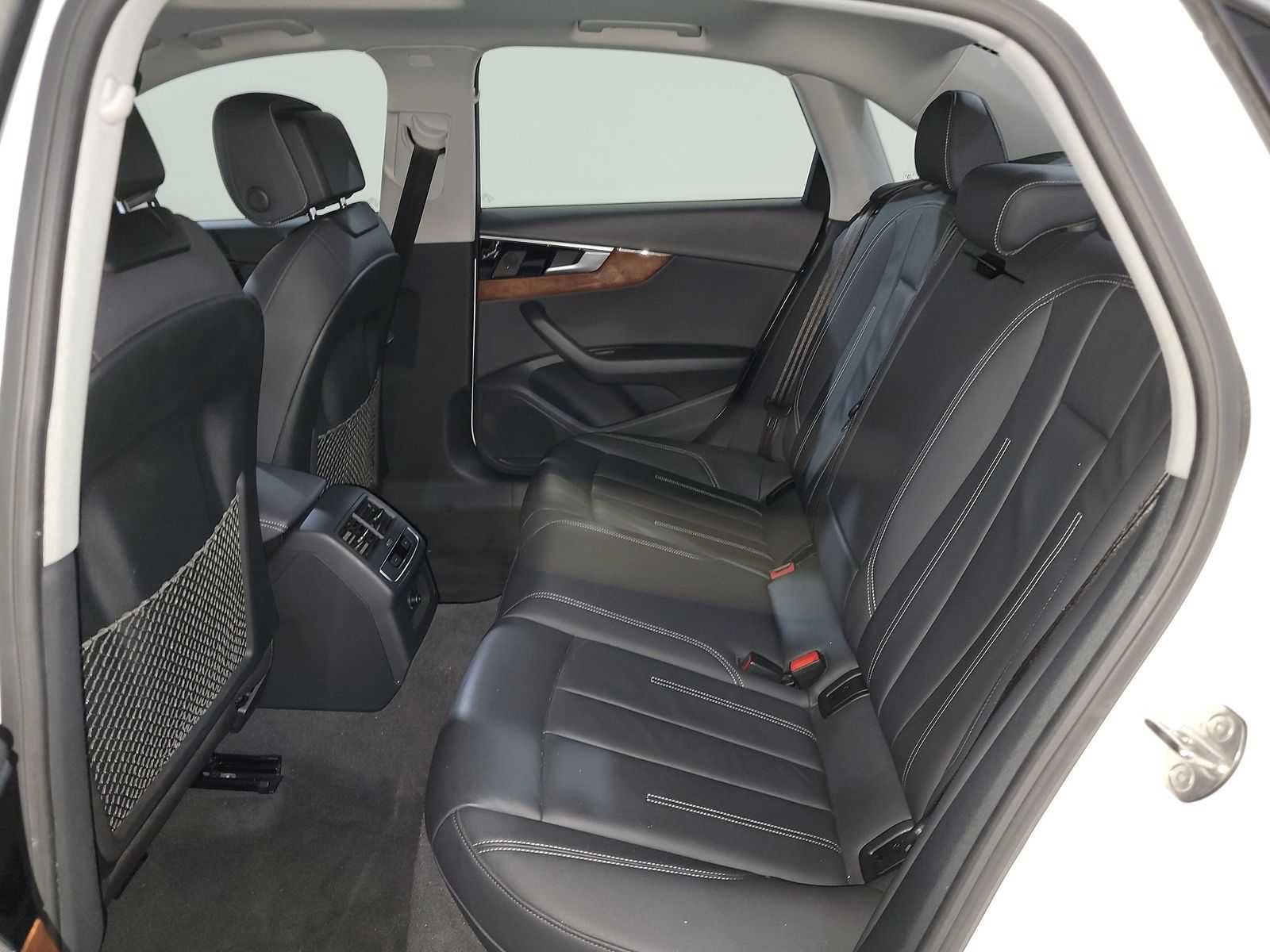 Audi A4 PREMIUM 2022 року