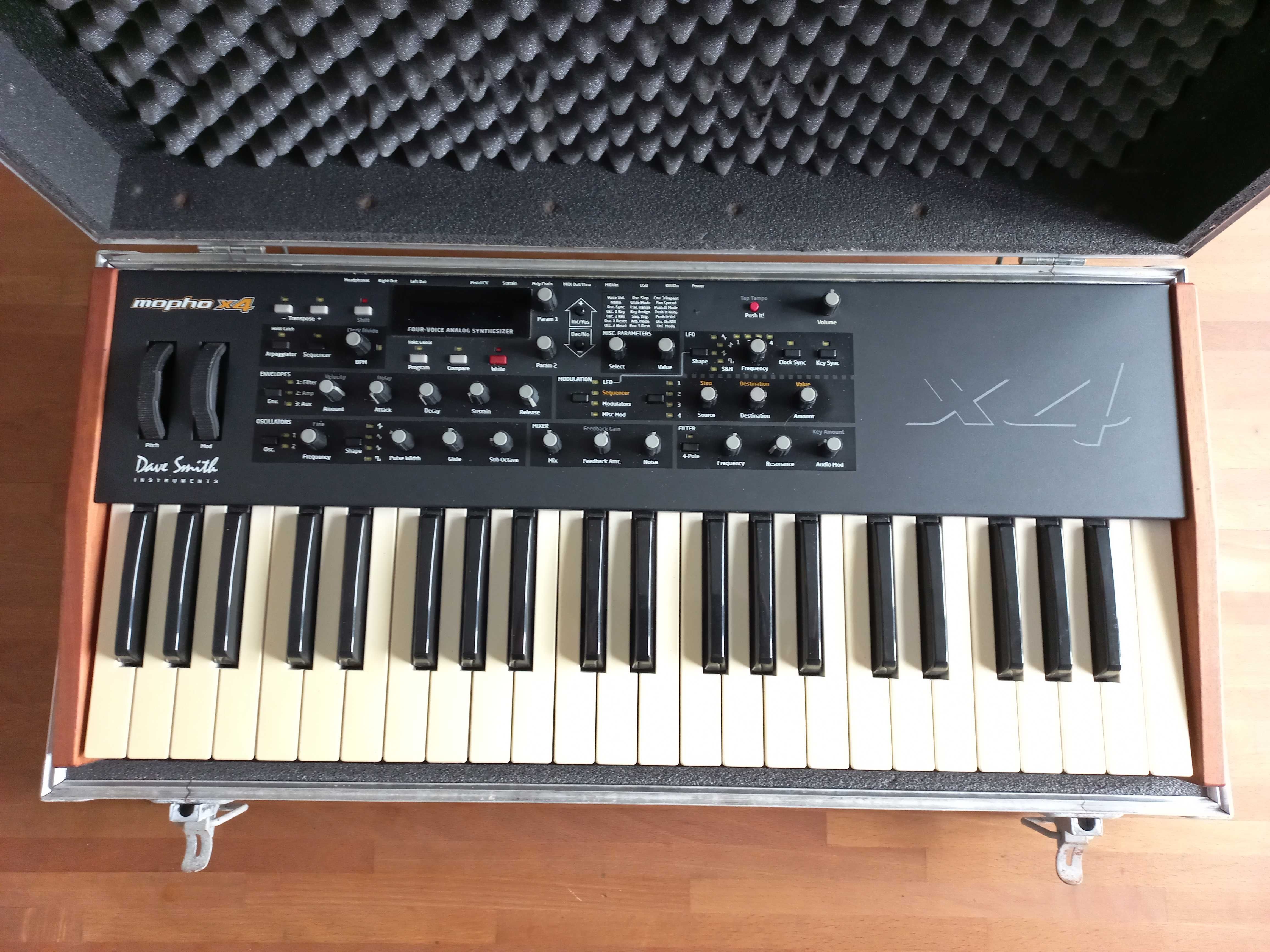 Dave Smith Instruments / Sequential MOPHO X4 Analog Synthesizer