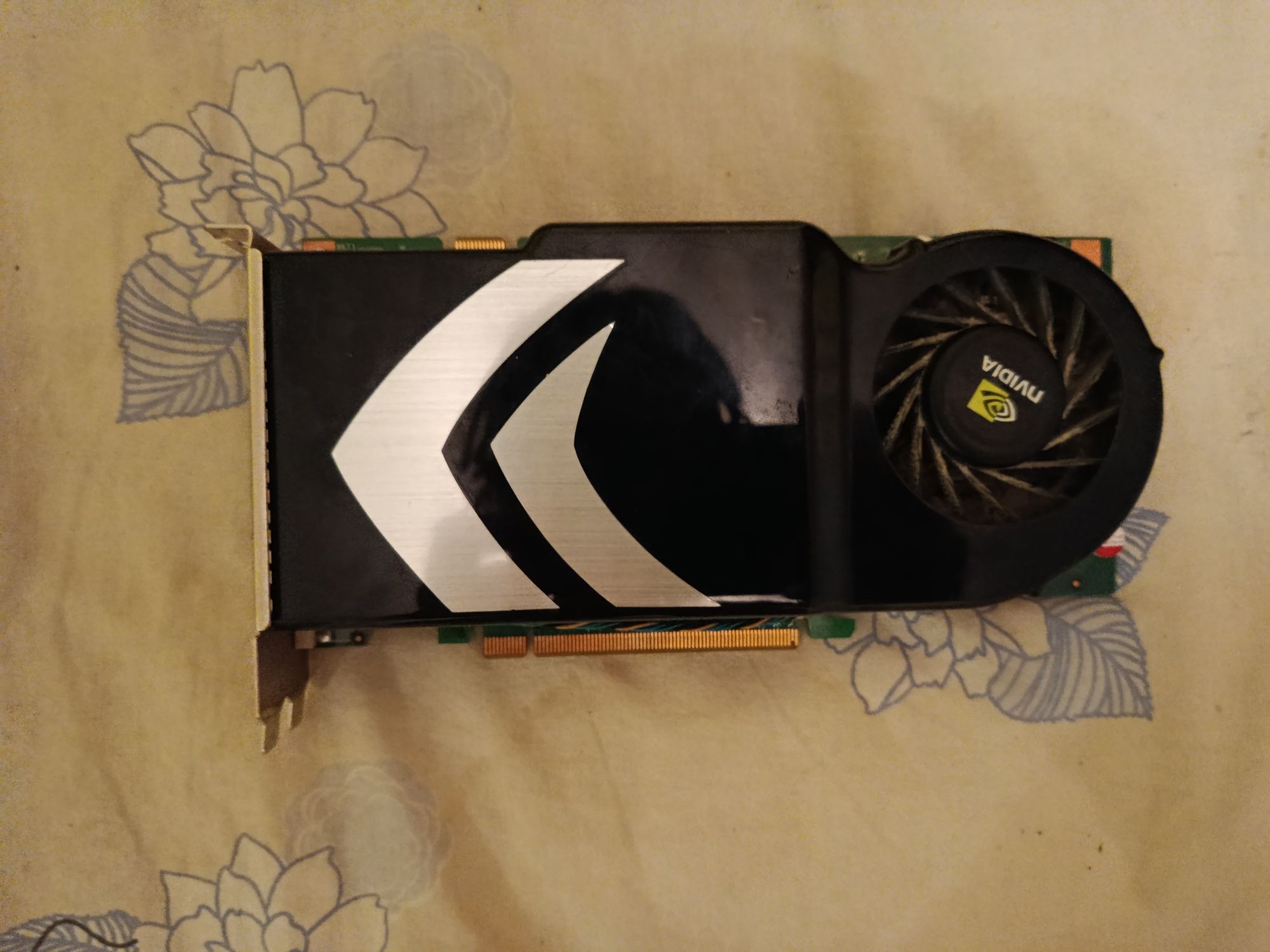 відеокарту NVIDIA GeForce 9600 GT  
Модель: NVIDIA GeForce 9600 GT.
Об
