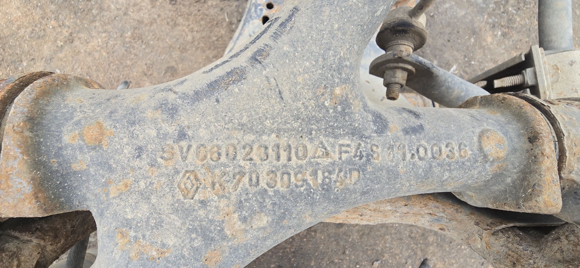 Sanki zwrotnica zaciski przód  zawieszenie  Renault Master II