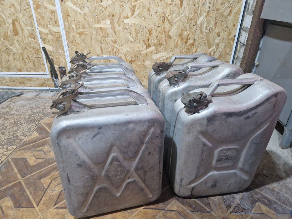 Продам канистру алюминиевую 20 литров