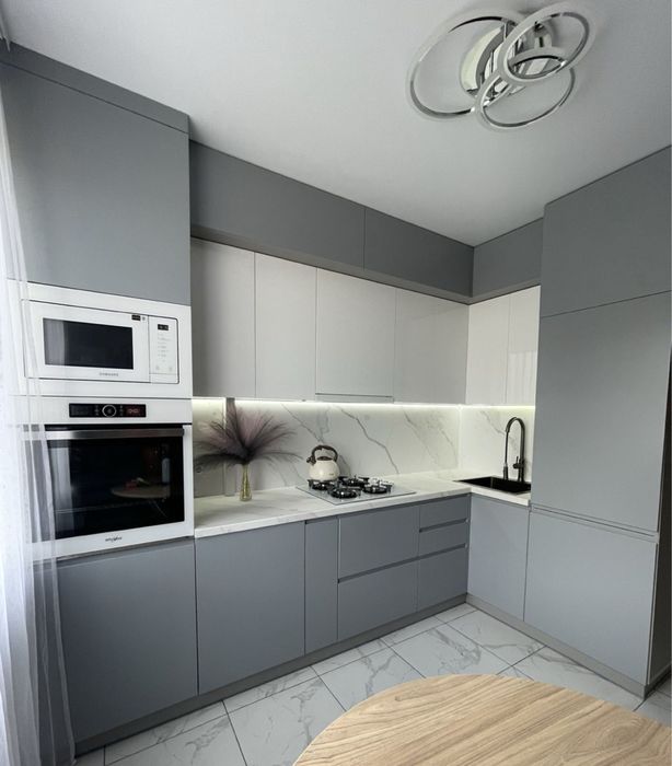 Проектування та виготовлення меблів на замовлення кухні шафи столи