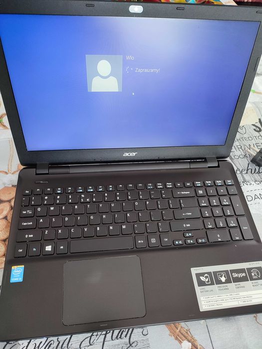 laptop Acer Aspire E15-Intel i3,4GBRam, 2 TB HD.