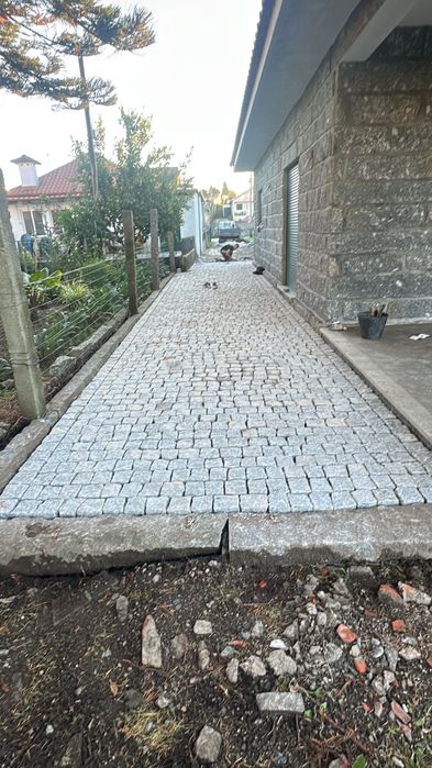 Faço obras em paralelo ( calceteiro )