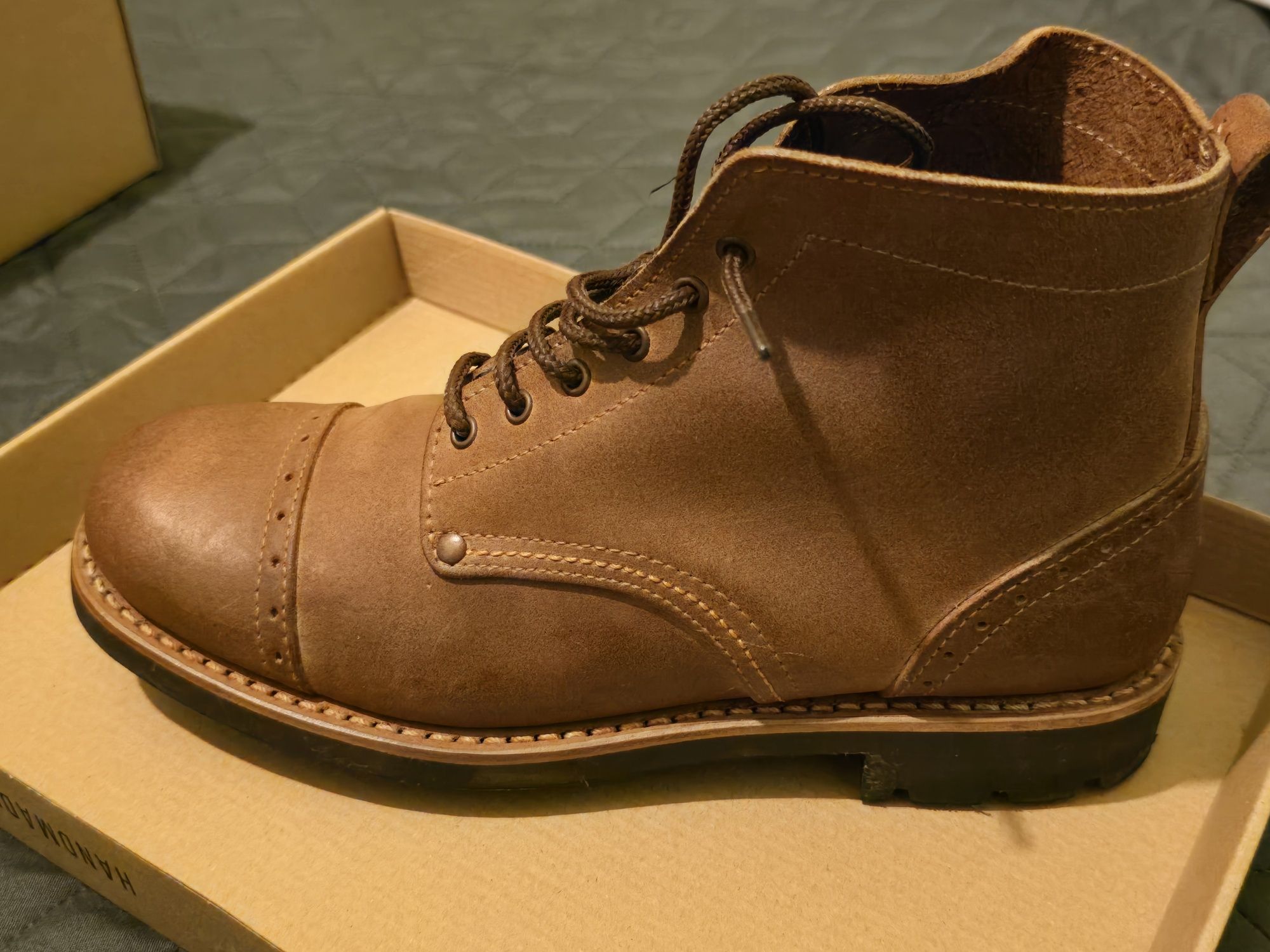 Botas em couro verdadeiro como novas