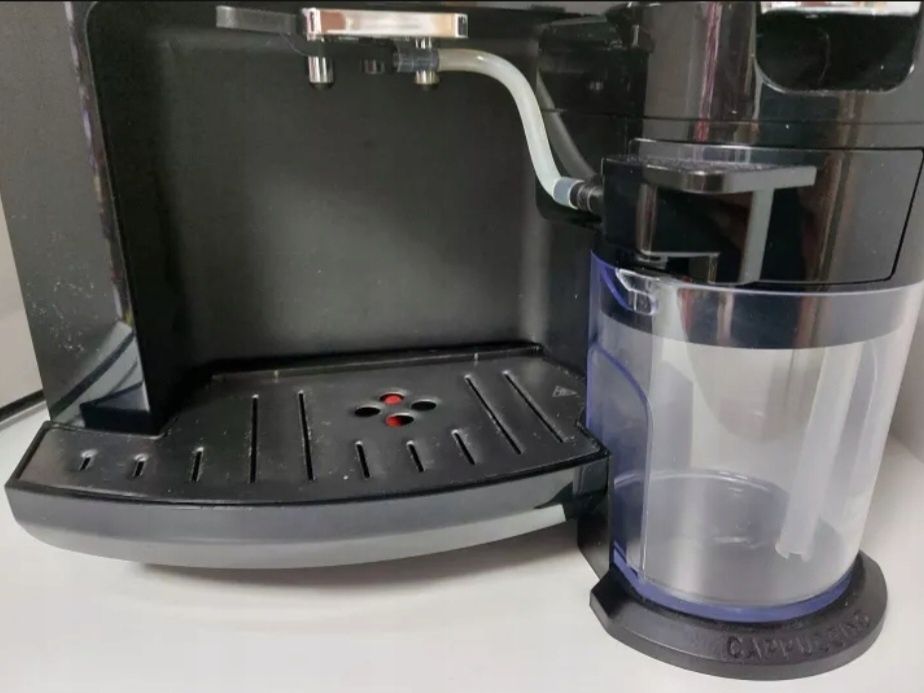 Ekspres do kawy KRUPS EA82 i pojemnik na mleko Cappuccino Latte