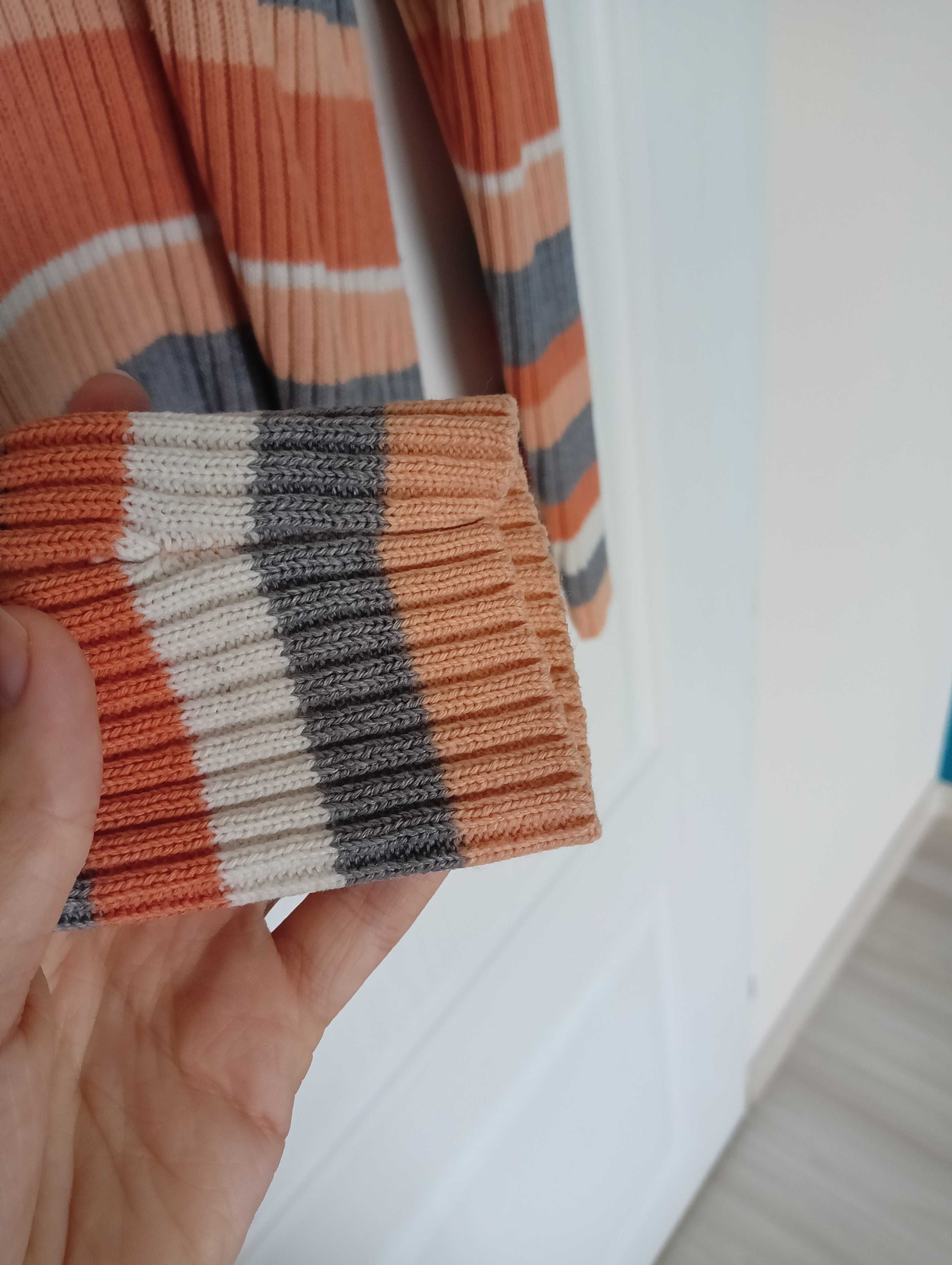 Sweter prążkowany w paski