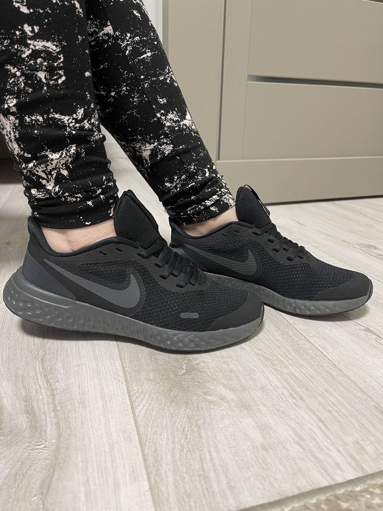 кросівки Nike Revolution оригінал