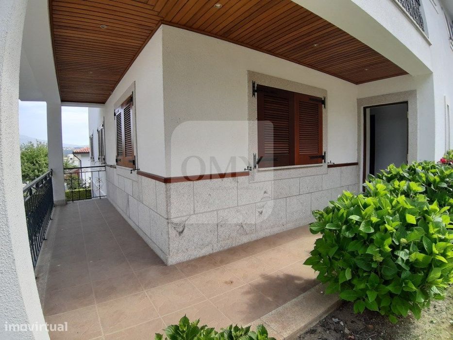 A Estrear, Moradia T4+1 na Urbanização Villa Sol em Vila Real