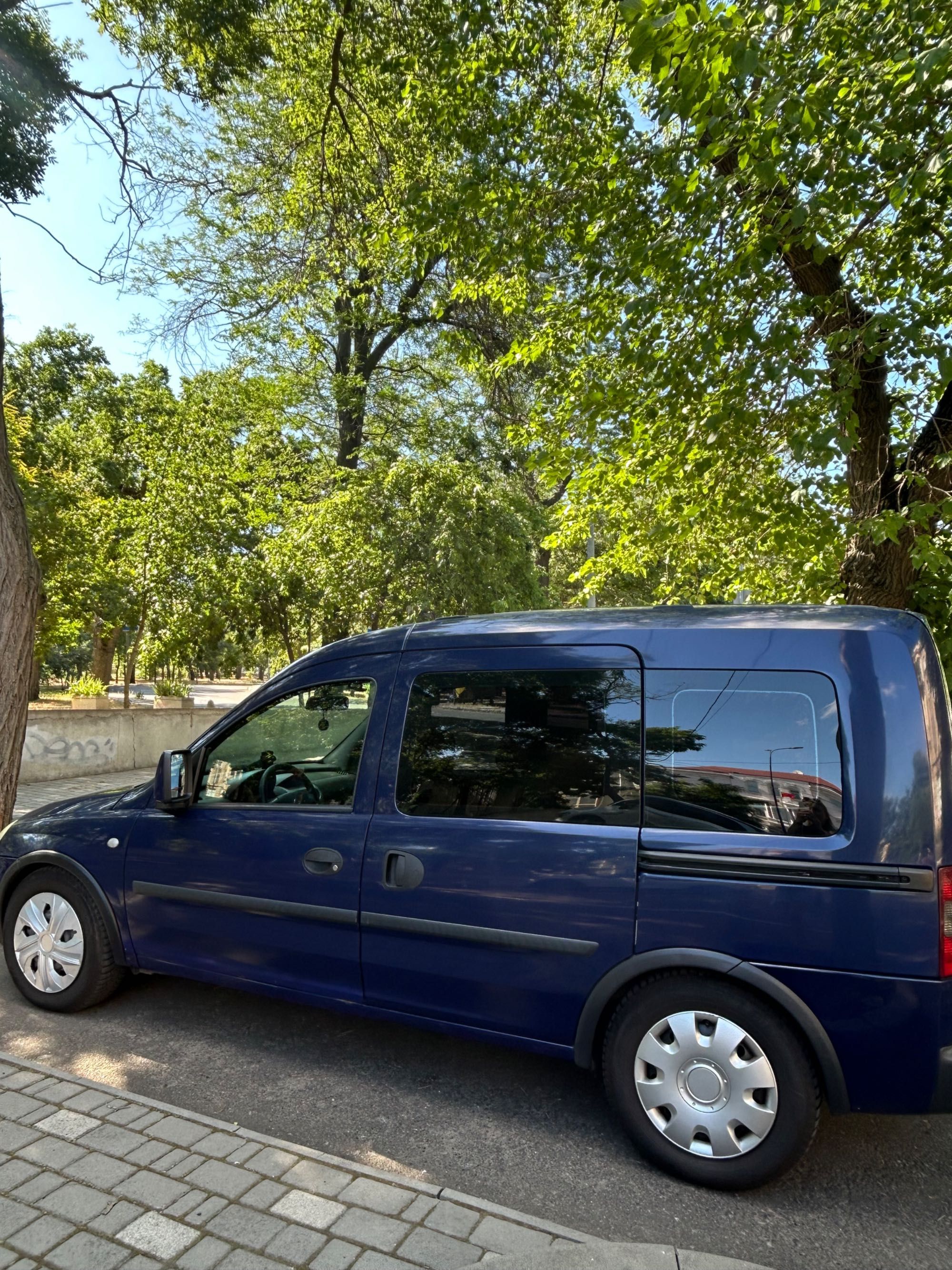 Авто «Opel Combo»