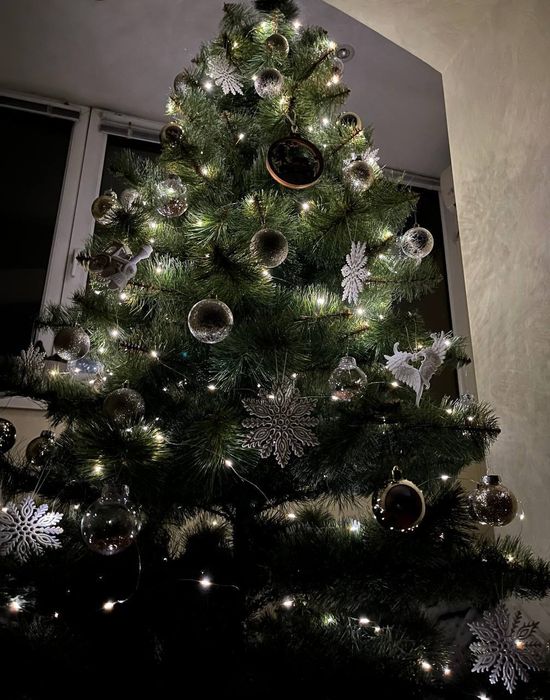 Штучна новорічна ялинка