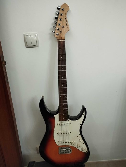 Guitarra ARIA STG Series