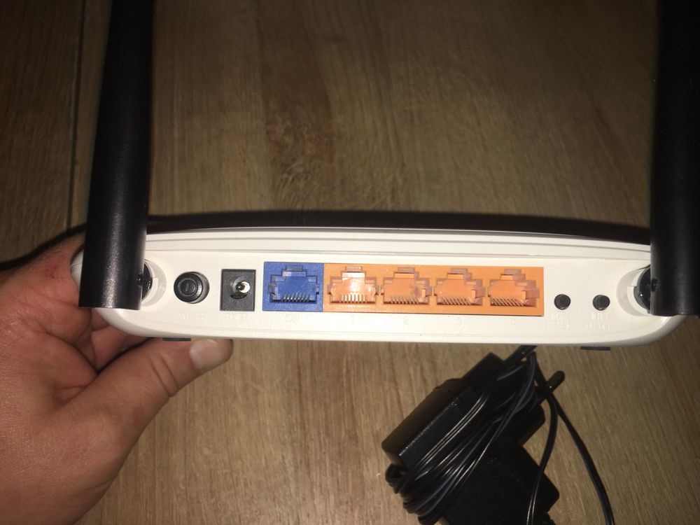 TP-LINK model: TL-WR841N -duży zasieg. 5dBl