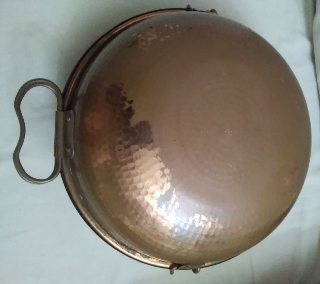 Cataplana em cobre.