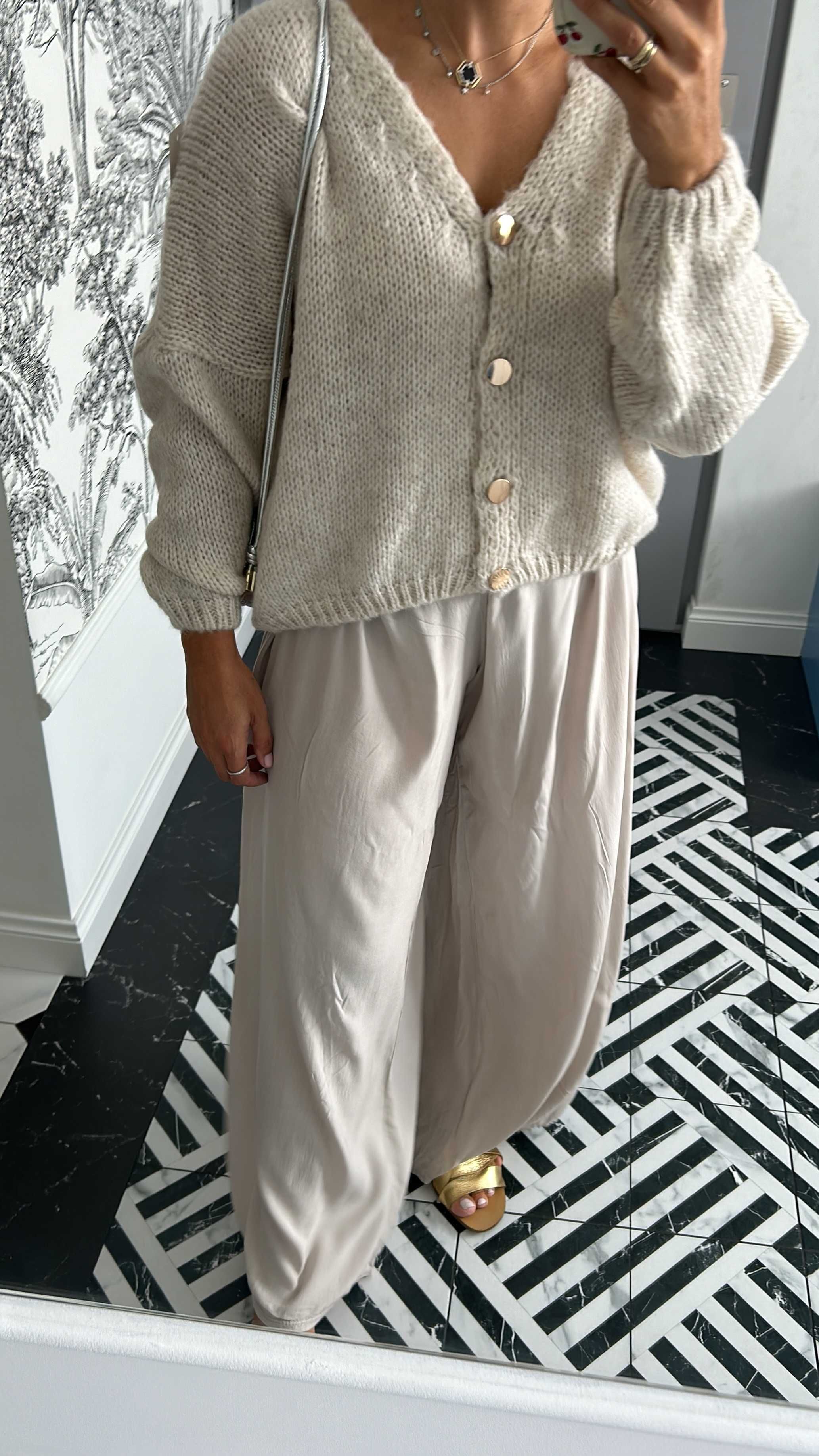 sweter Amelia z dekoracyjnymi guzikami