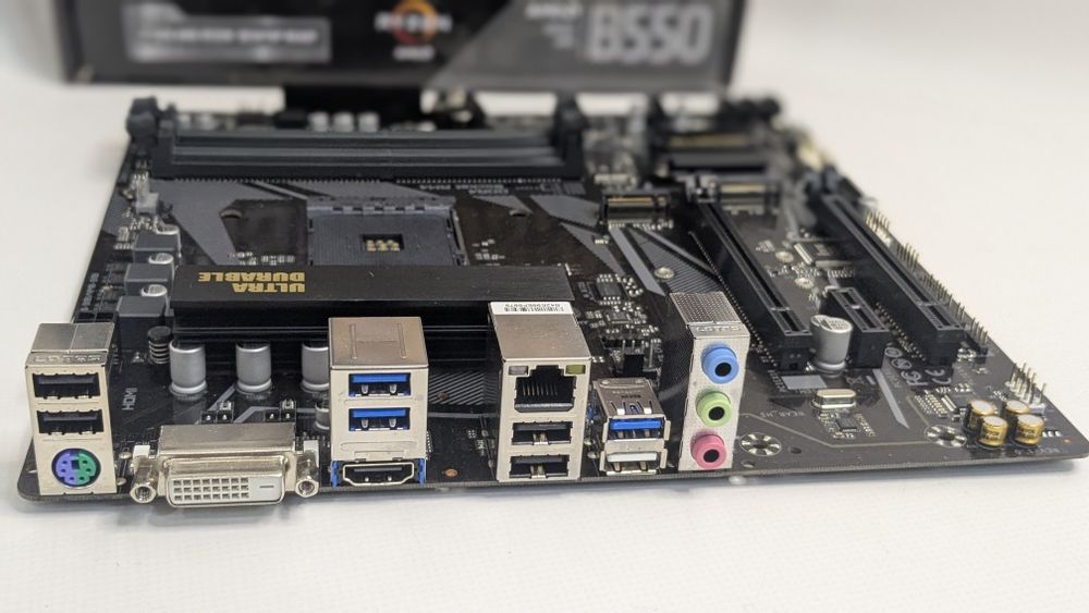 Материнська плата Gigabyte B550M DS3H (sAM4) ГАРАНТІЯ !