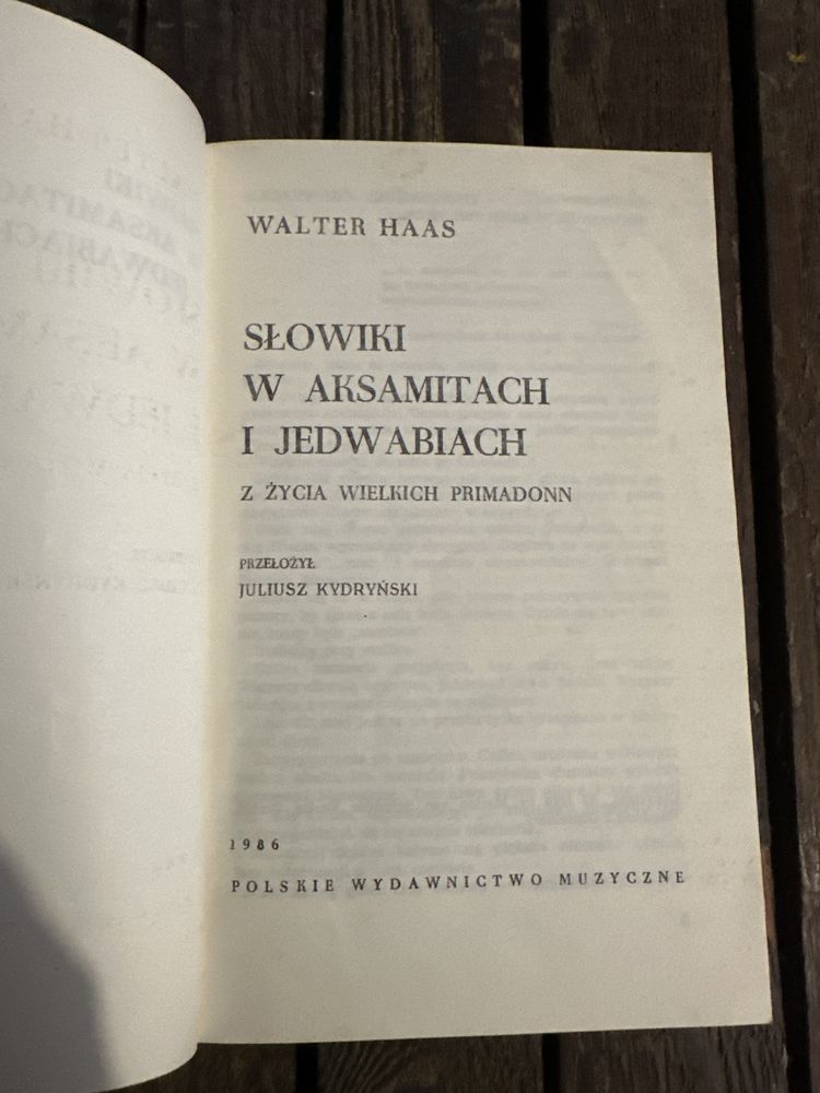 Walter Haas „Słowiki w aksamitach i jedwabiach”