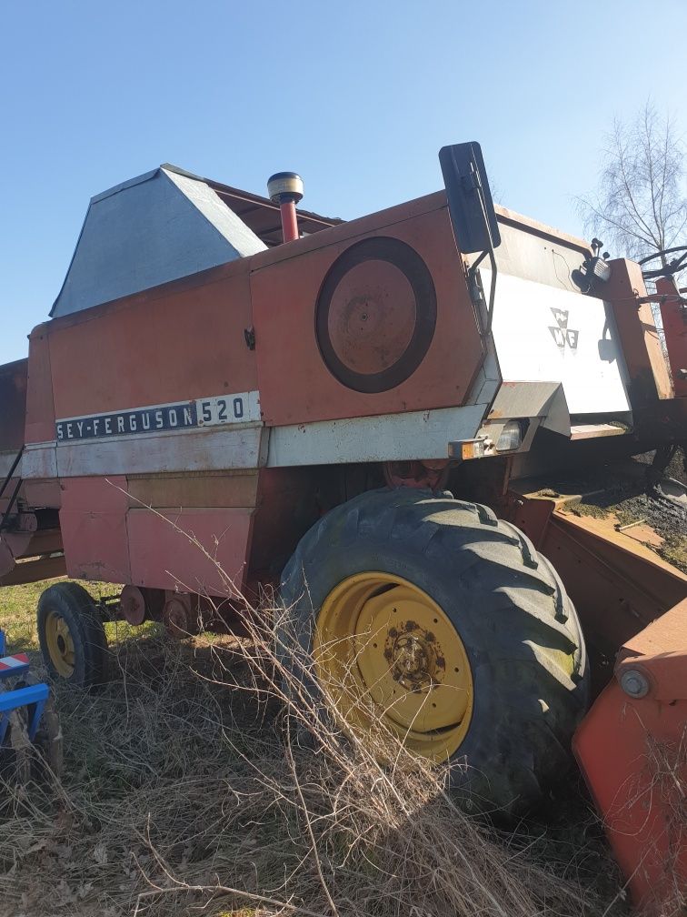 Kombajn zbożowy Massey Ferguson 520