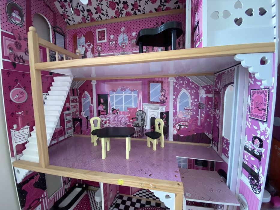 Domek dla lalek Kidkraft Amelia, led, winda, 3 poziomy, meble