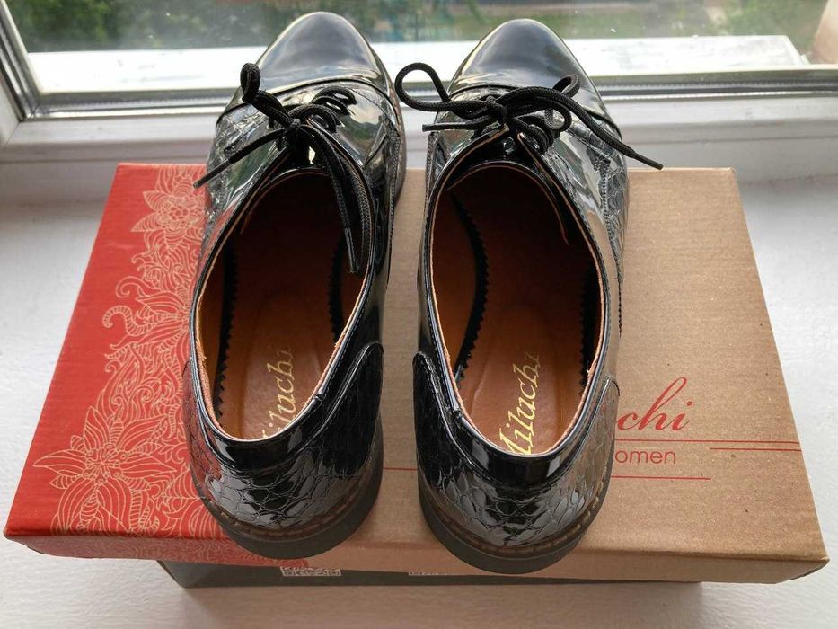 Туфлі нові,38р.,чорні, лакована шкіра (Мілуччі,Бровари)