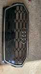 Sprzedam używany orginalny grill audi Q5