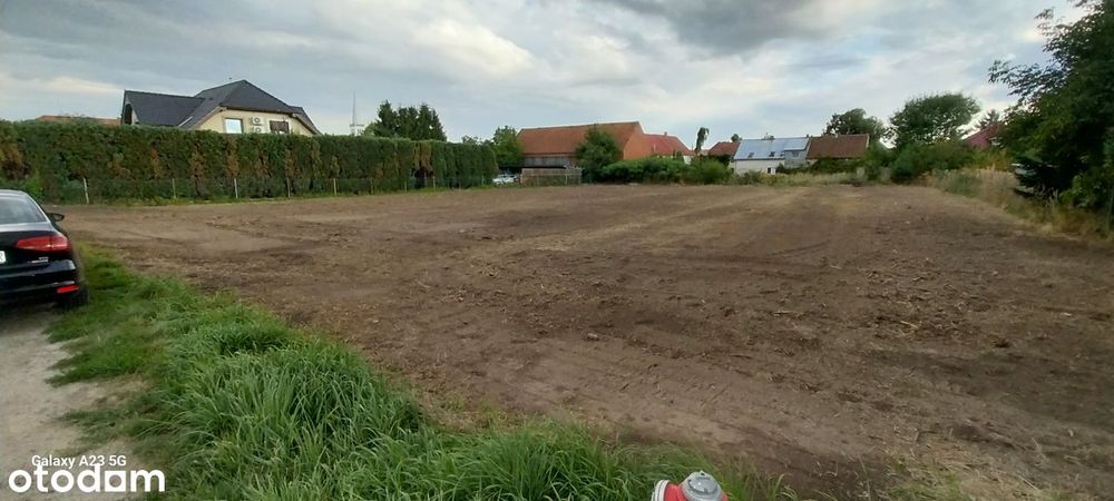 Działka budowlana 1898 m² w spokojnej okolicy