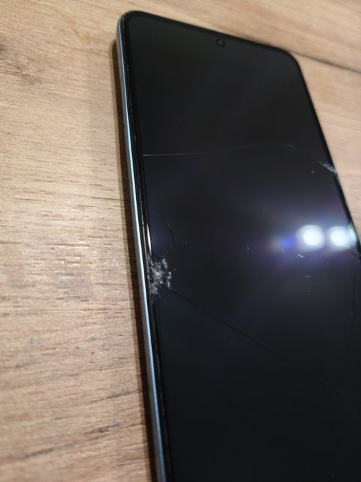 POCO X5 5G 256 GB uszkodzona szybka